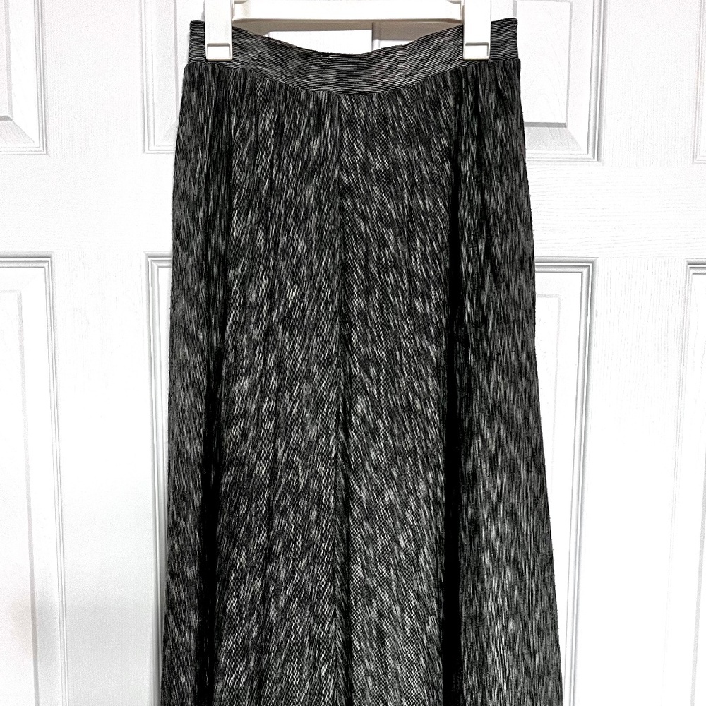 Bordeaux Full Length Skirt, Black and Gray, Size Medium